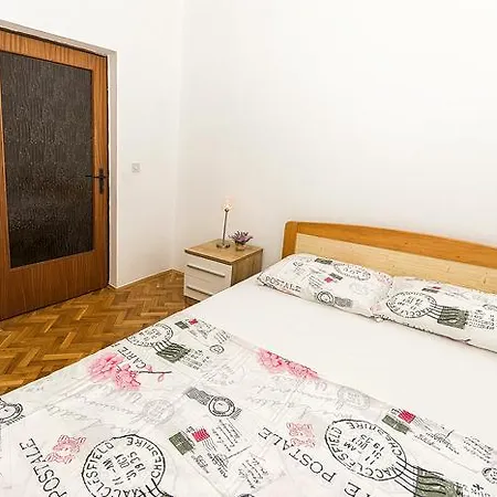 Nadija 1366 *